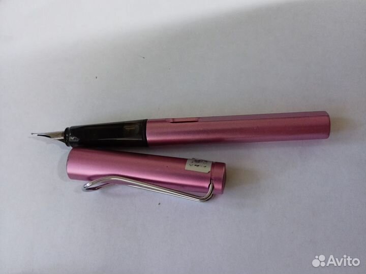 Перьевая ручка с чернилами