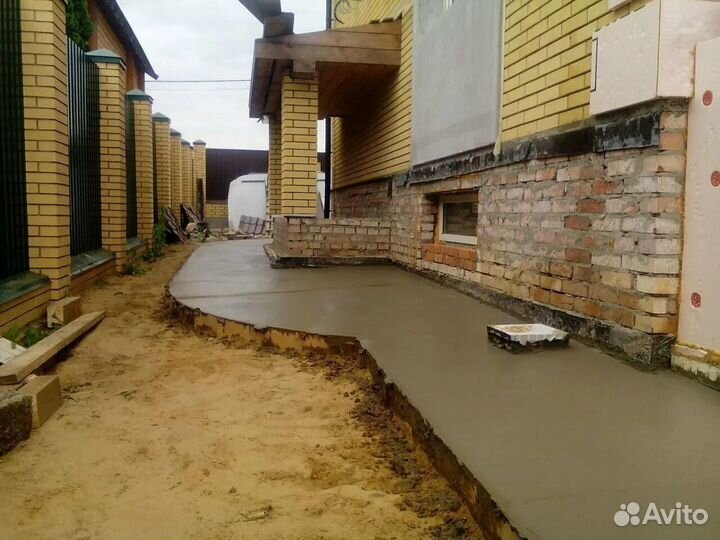 Отмостка вокруг дома, парковка