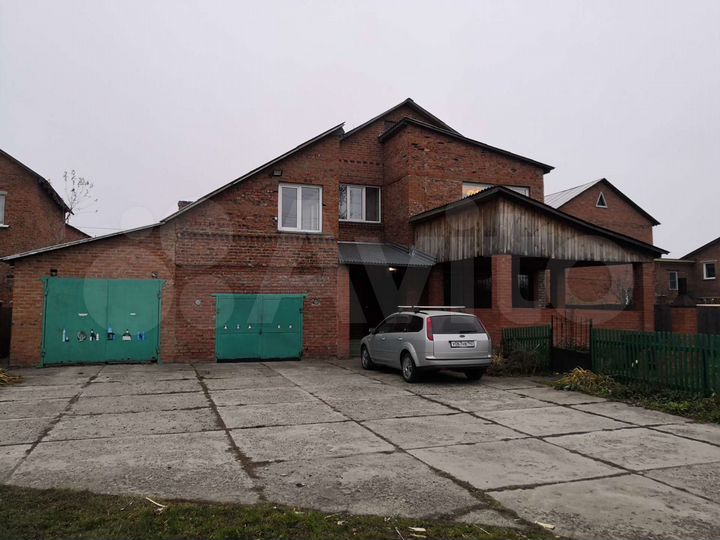 Дом 180 м² на участке 5 сот.