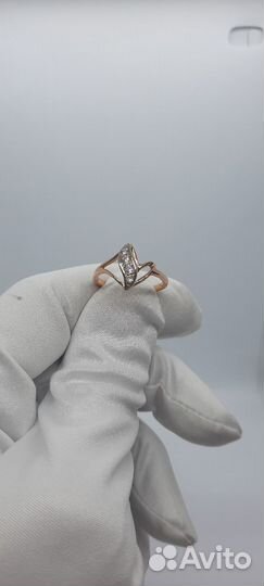 Золотое кольцо с фианитом