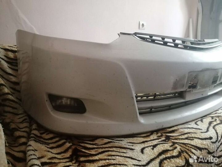 Бампер передний Toyota Wish