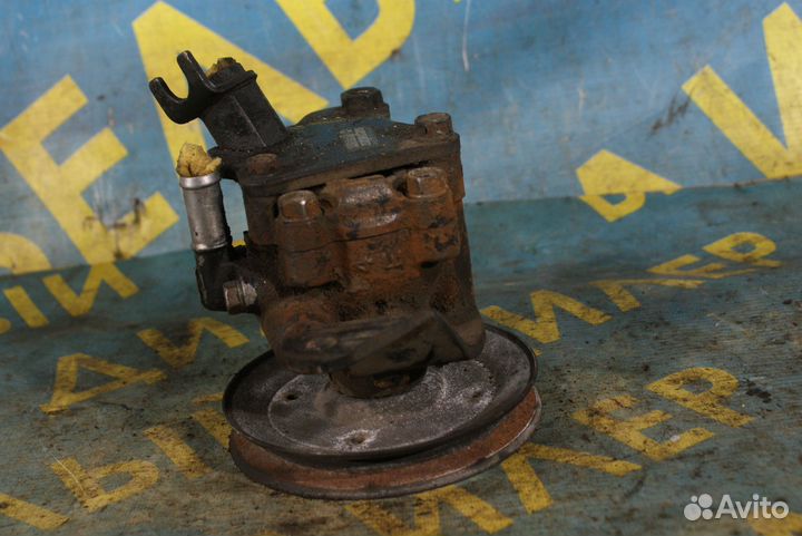 Насос гур Nissan Terrano 2