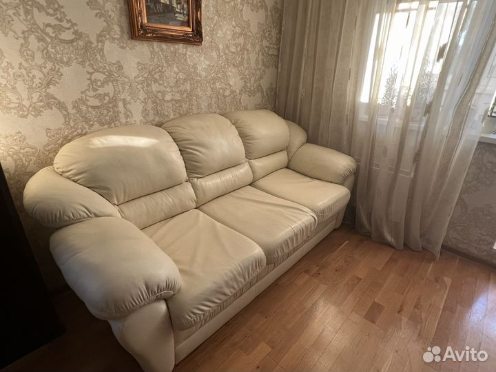 Кожаный диван бу