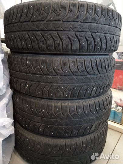 Bridgestone Ice Cruiser 7000 225/65 R17 106T