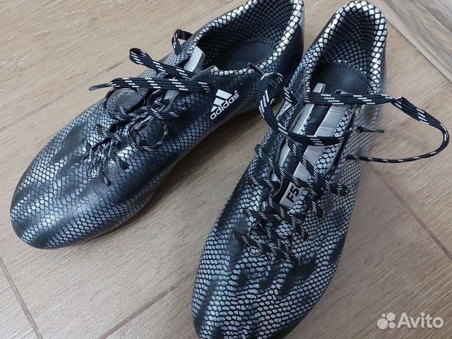 Футбольные бутсы adidas