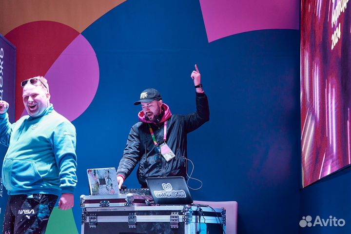 Диджей, звукорежиссер