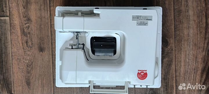 Машинка швейная электрическая Janome