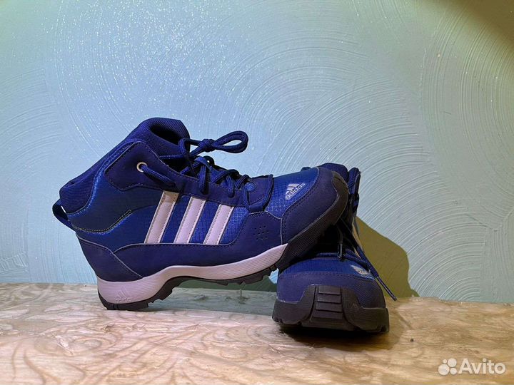 Кроссовки adidas Traxion