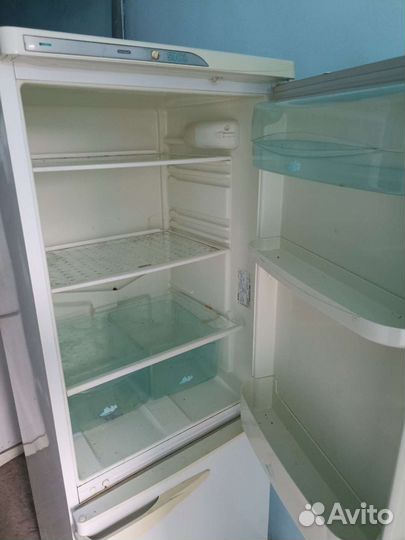Холодильник двух камерный