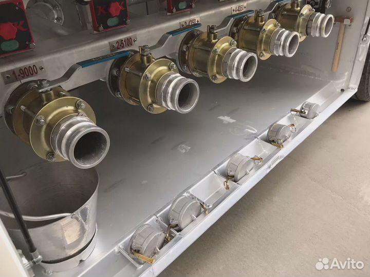 Полуприцеп бензовоз Kassbohrer TANKAUFLIEGER, 2023