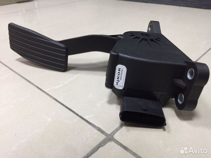 Электронная педаль газа Приора