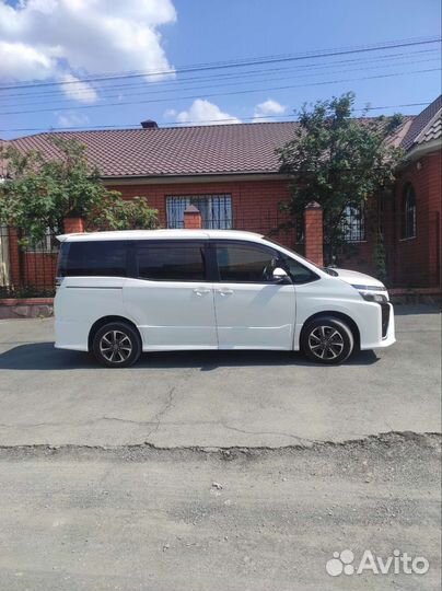 Toyota Voxy 2.0 CVT, 2017, 138 000 км