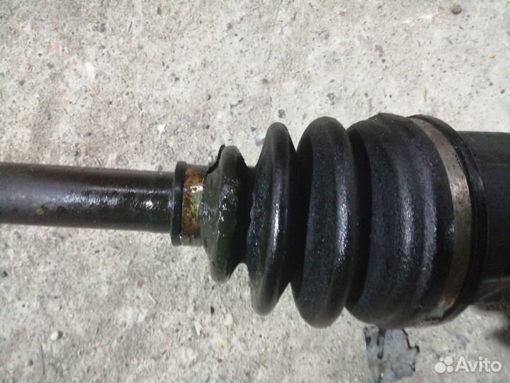 Полуось передняя левая (приводной вал, шрус) Mazda