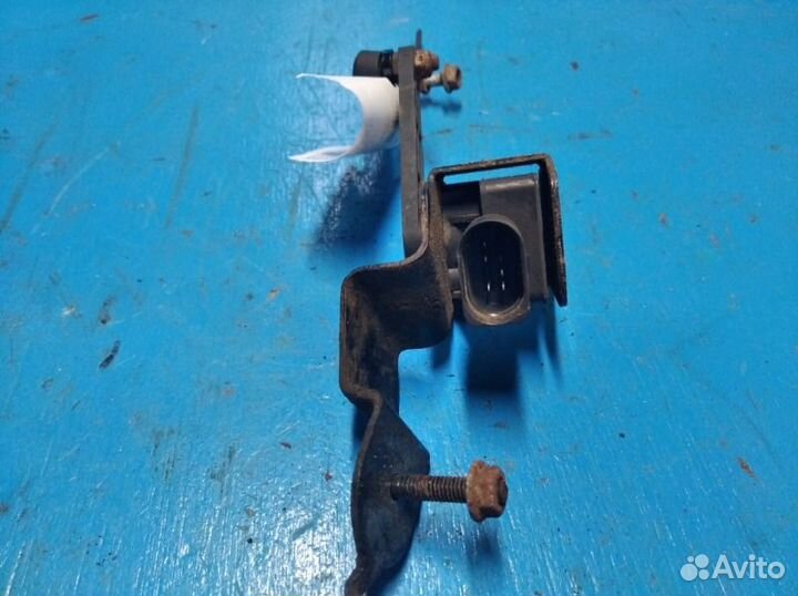 Датчик положения кузова задний левый Nissan Teana