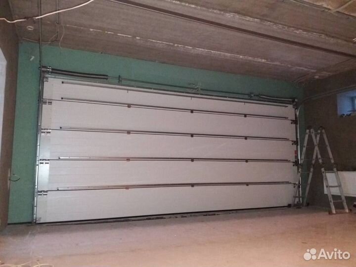 Ворота гаражные подъёмные секционные Алютех