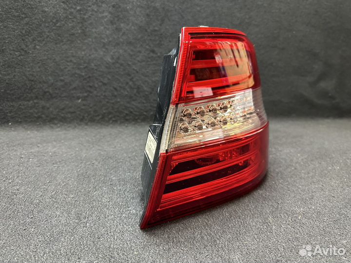 Правый фонарь Mercedes M ML w166 11-15г целый