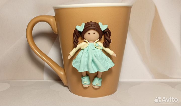 Кружка с куколкой