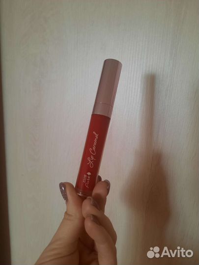 Блеск для губ новый