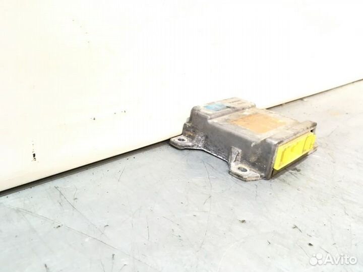 Блок управления аирбаг Mazda Familia седан BJ