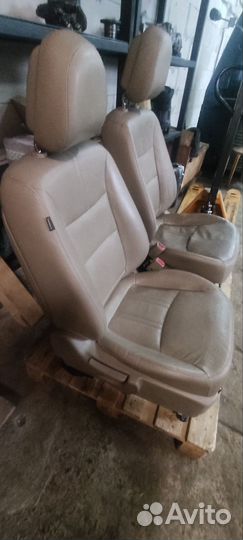 Кожаные передние сиденья Киа Соренто хм фл 2013