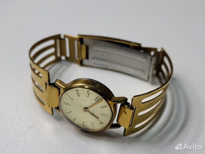 Часы наручные Луч Luch AU женские с браслетом СССР