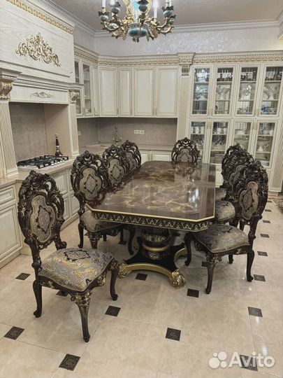 Стол обеденный