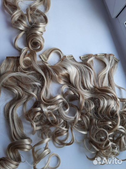 Волосы на заколках