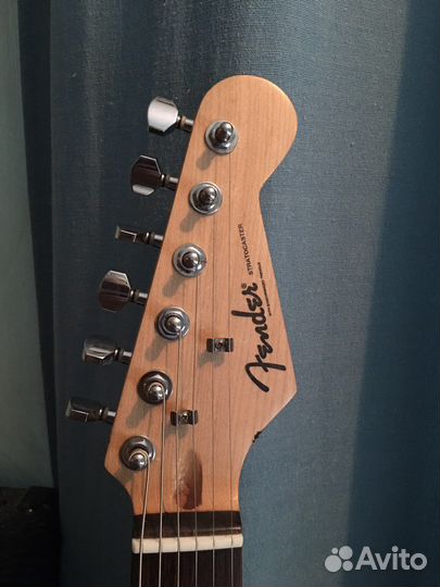 Электрогитара (реплика fender stratocaster)