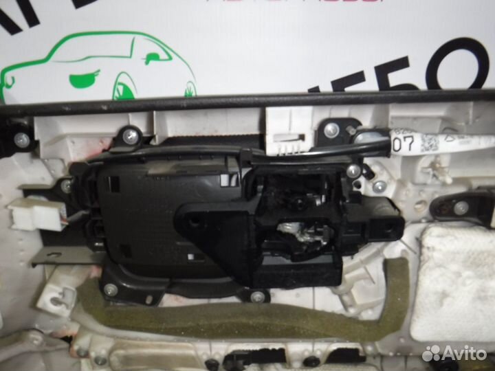 Обивка передней левой двери Toyota LC 200 12-15