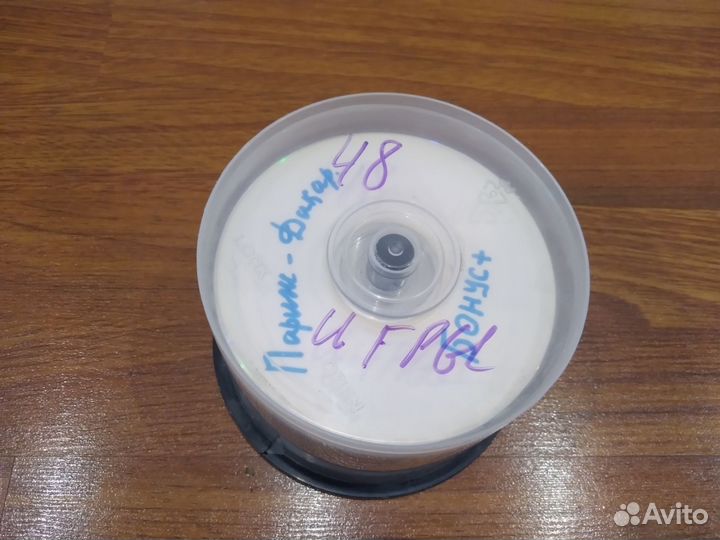 Коллекция дисков с фильмами, мультфильмами, играми