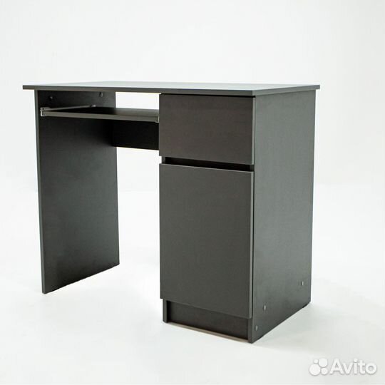 Компьютерный стол новый с тумбой