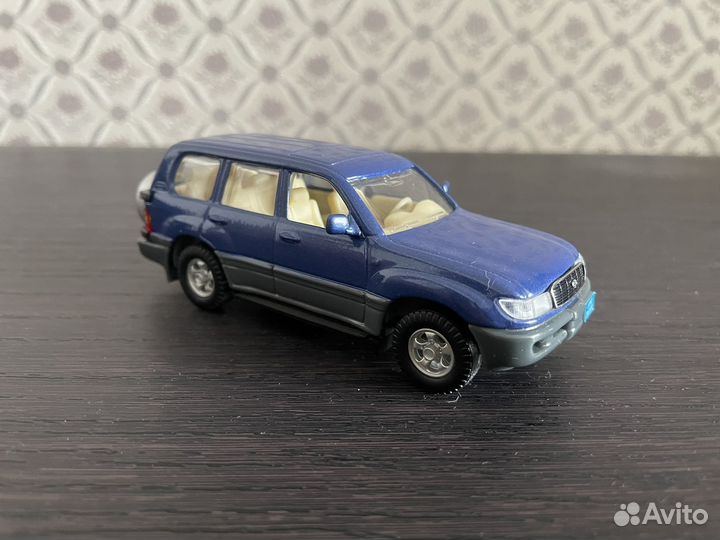 Модель автомобиля 1/43