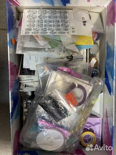 Огромная коробка дизайнов для маникюра