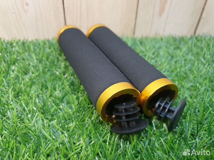 Грипсы пенки на фиксаторе (золотые)