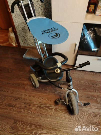 Велосипед для малышей с ручкой