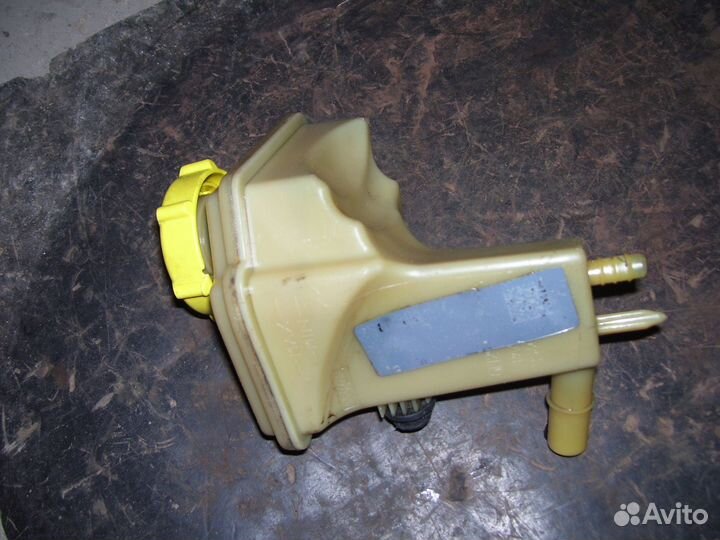 Форд фьюжен бачок гура