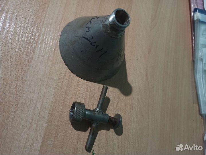 Прибор для бензина металлический