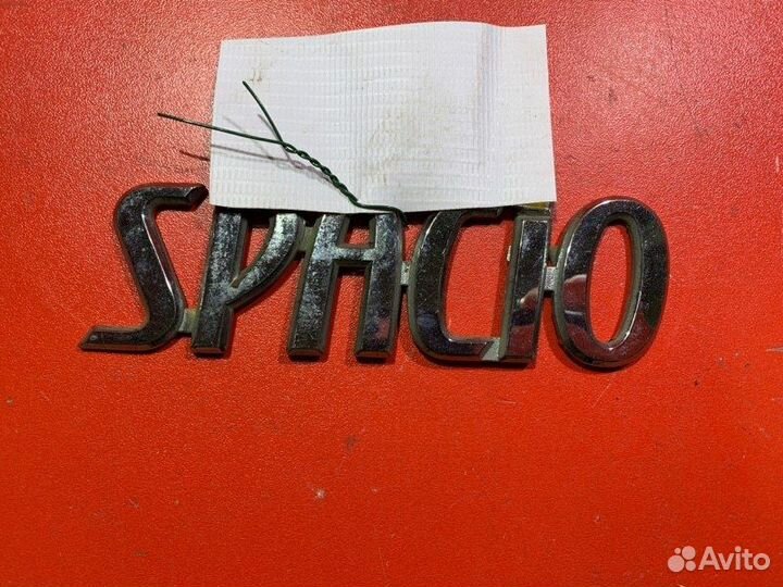 Эмблема Toyota Corolla Spacio NZE121N 1NZ-FE