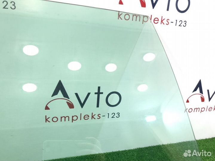 Стекло двери заднее правое Audi A3 8P BZB 2007