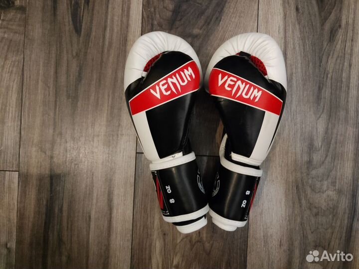 Боксерские перчатки 8 oz