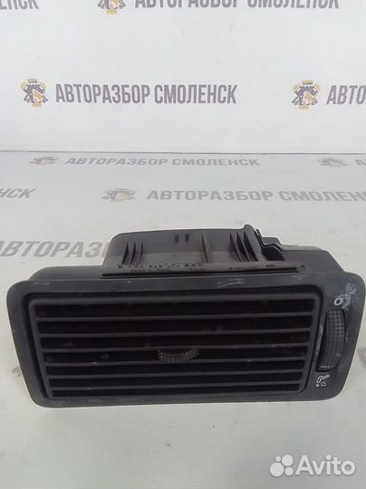 Решетка вентиляционная правая VW golf 4