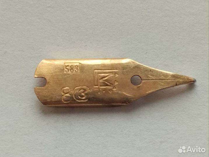 Перьевая ручка с золотым пером 583