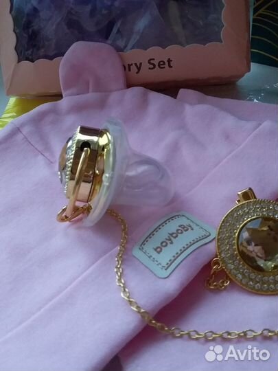 Детская соска-пустышка.Золотая с бриллиантом