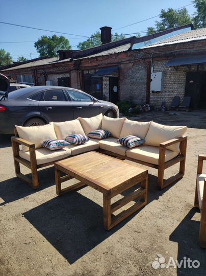 Набор мебели с подушками на улицу