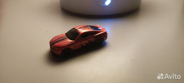 Машинка Hot wheels Ford Mustang GT