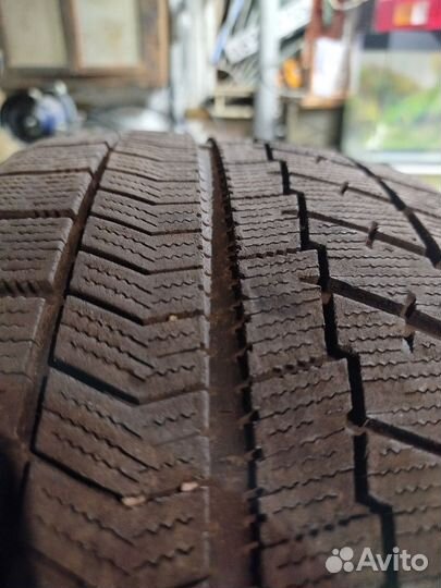 Bridgestone Blizzak VRX 205/50 R17