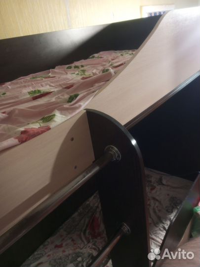 Двухъярусная кровать