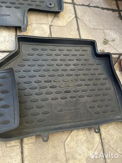Автомобильные коврики резиновые