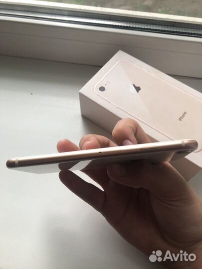 iPhone 8, 64 ГБ
