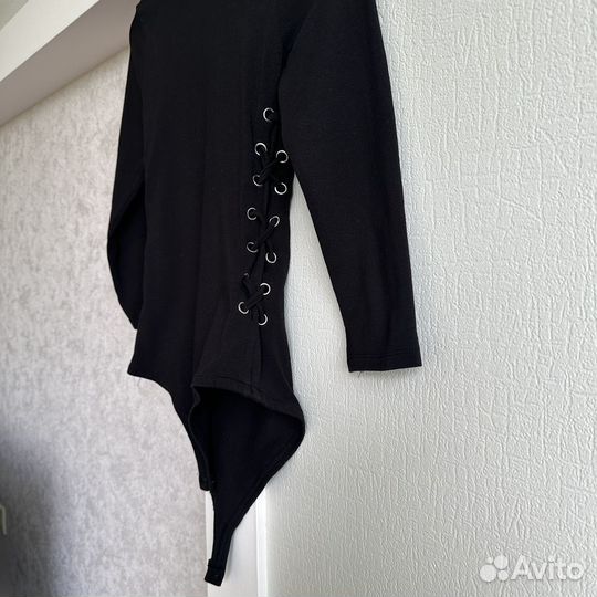 Боди со шнуровкой по бокам